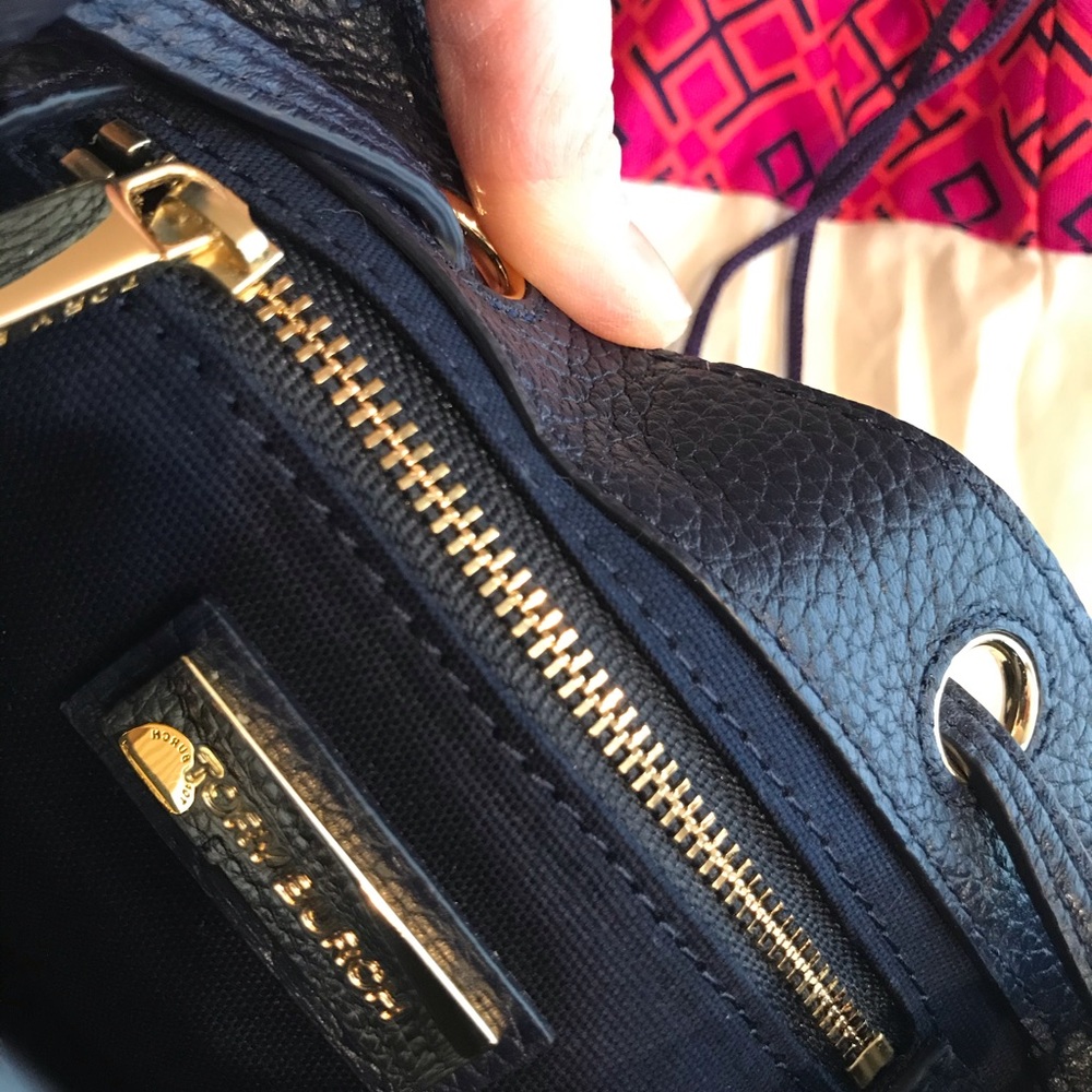 Tory Burch Navy Shearling Bucket Bag with Cream and Forest Green Stripes - Picture 5 of 12